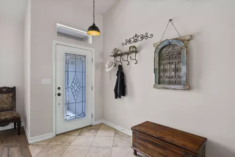 Entry Way - 24350 Deertrail Dr, Tehachapi, CA 93561 photo 2 of 5