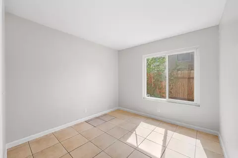 Bedroom - 2101 Thomas Dr, Lancaster, CA 93535 photo 3 of 7