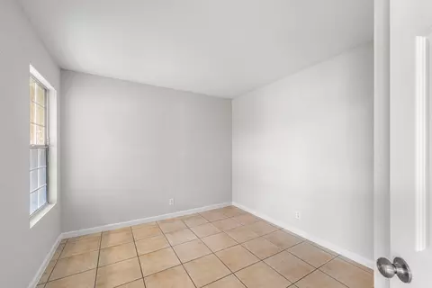 Bedroom - 2101 Thomas Dr, Lancaster, CA 93535 photo 1 of 7