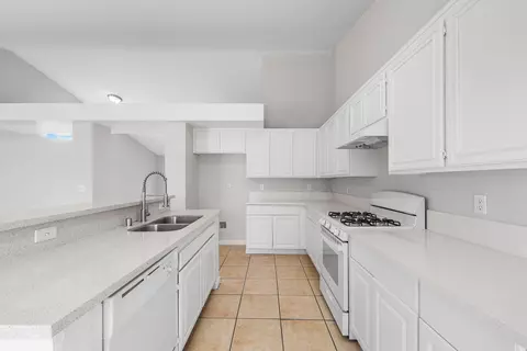 Kitchen - 2101 Thomas Dr, Lancaster, CA 93535 photo 1 of 5