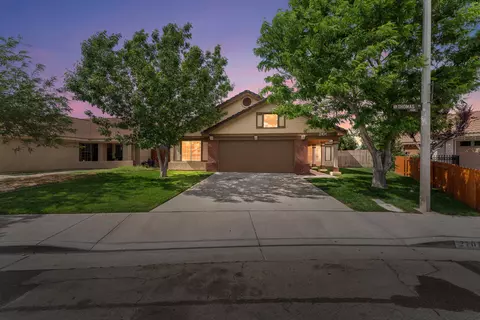 2101 Thomas Dr, Lancaster, CA 93535