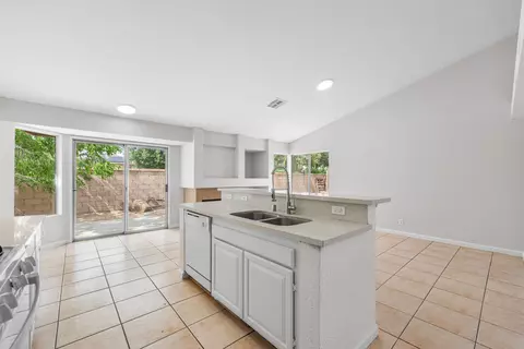 Kitchen - 2101 Thomas Dr, Lancaster, CA 93535 photo 3 of 5