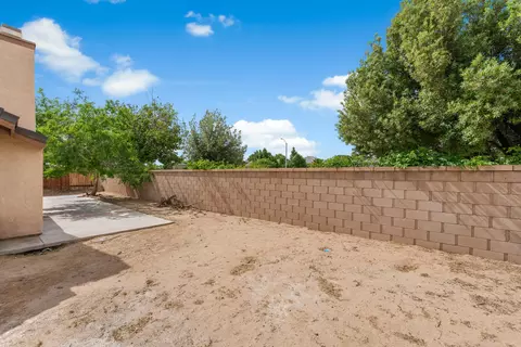 Exterior - 2101 Thomas Dr, Lancaster, CA 93535 photo 5 of 9