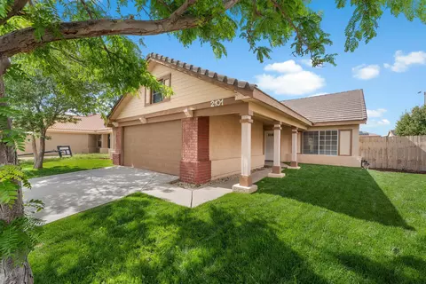 Exterior - 2101 Thomas Dr, Lancaster, CA 93535 photo 3 of 9