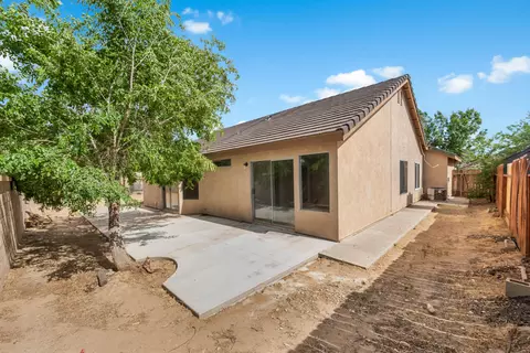Exterior - 2101 Thomas Dr, Lancaster, CA 93535 photo 9 of 9