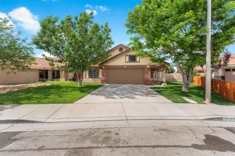 Exterior - 2101 Thomas Dr, Lancaster, CA 93535 photo 2 of 9