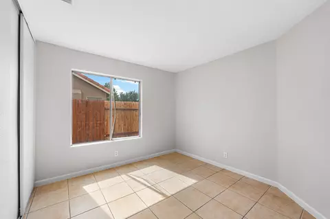 Bedroom - 2101 Thomas Dr, Lancaster, CA 93535 photo 5 of 7