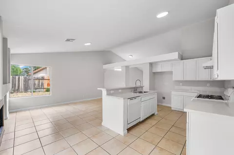 Other - 2101 Thomas Dr, Lancaster, CA 93535 photo 2 of 6