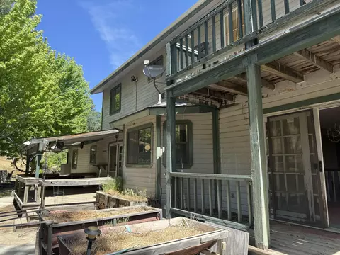 Exterior - 22600 Sunrise Ct, Tehachapi, CA 93561 photo 3 of 8
