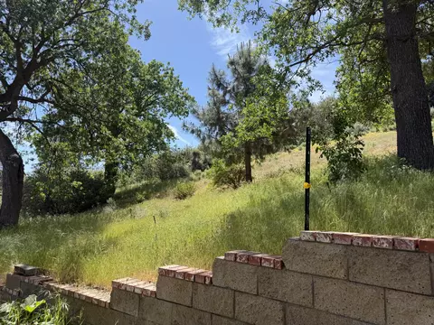 Exterior - 22600 Sunrise Ct, Tehachapi, CA 93561 photo 5 of 8