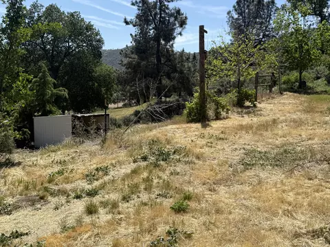 Exterior - 22600 Sunrise Ct, Tehachapi, CA 93561 photo 7 of 8
