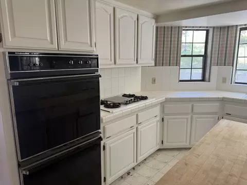Kitchen - 22600 Sunrise Ct, Tehachapi, CA 93561 photo 3 of 3