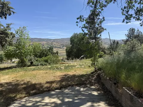 Exterior - 22600 Sunrise Ct, Tehachapi, CA 93561 photo 6 of 8