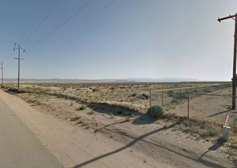110 Th St W, Lancaster, CA 93536 photo 2