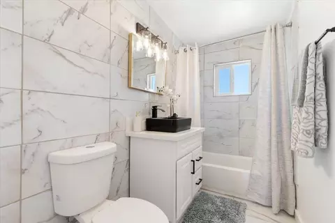 Bath - 12074 Lee Ave, Adelanto, CA 92301 photo 1 of 1