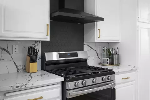 Kitchen - 2012 Comstock Ct, Palmdale, CA 93551 photo 2 of 5