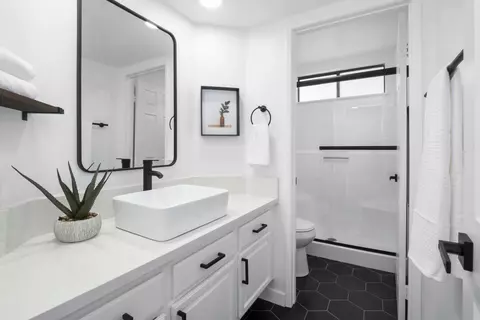 Bath - 2012 Comstock Ct, Palmdale, CA 93551 photo 1 of 6