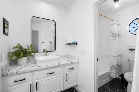 Bath - 2012 Comstock Ct, Palmdale, CA 93551 photo 6 of 6