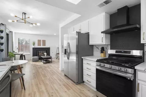 Kitchen - 2012 Comstock Ct, Palmdale, CA 93551 photo 3 of 5