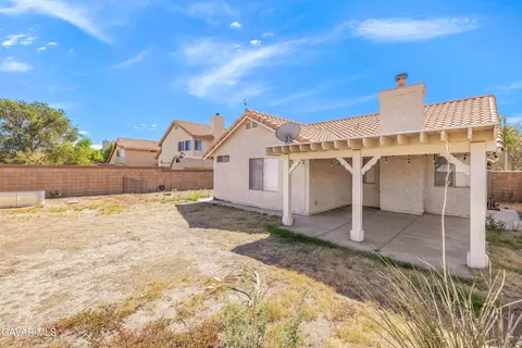 Exterior - 1031 Ave J 3 E, Lancaster, CA 93535 photo 4 of 4