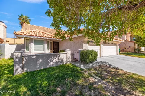 1031 Ave J 3 E, Lancaster, CA 93535