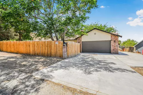 40115 Ronar St, Lake Los Angeles, CA 93591