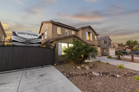 5239 Jade Ct, Lancaster, CA 93536 photo 2