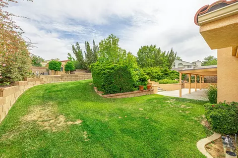 Exterior - 5340 Gardendale Ln, Palmdale, CA 93551 photo 10 of 22