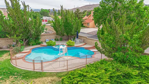Exterior - 5340 Gardendale Ln, Palmdale, CA 93551 photo 20 of 22