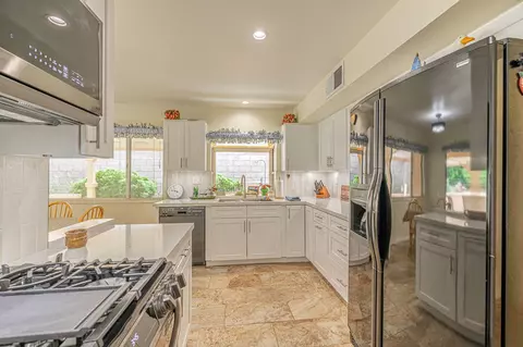Kitchen - 5340 Gardendale Ln, Palmdale, CA 93551 photo 3 of 4