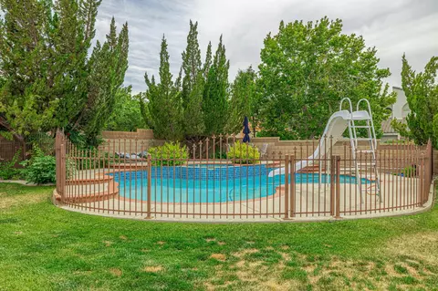 Exterior - 5340 Gardendale Ln, Palmdale, CA 93551 photo 13 of 22