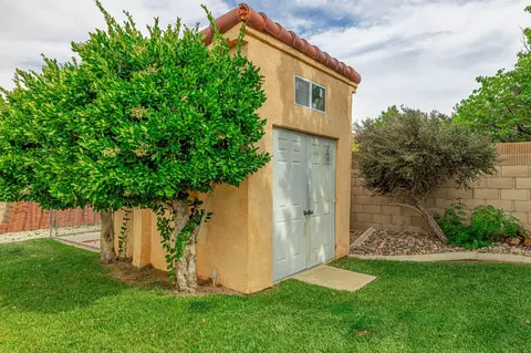 Exterior - 5340 Gardendale Ln, Palmdale, CA 93551 photo 18 of 22