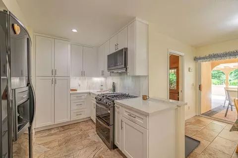 Kitchen - 5340 Gardendale Ln, Palmdale, CA 93551 photo 2 of 4