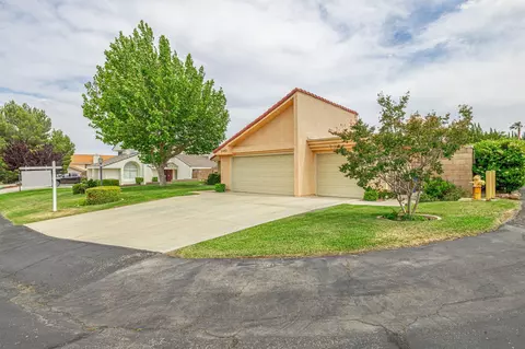 Exterior - 5340 Gardendale Ln, Palmdale, CA 93551 photo 19 of 22