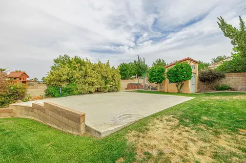 Exterior - 5340 Gardendale Ln, Palmdale, CA 93551 photo 12 of 22