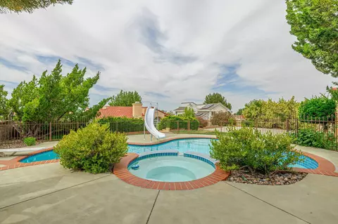 Exterior - 5340 Gardendale Ln, Palmdale, CA 93551 photo 15 of 22