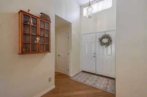 Entry Way - 5340 Gardendale Ln, Palmdale, CA 93551 photo 2 of 4