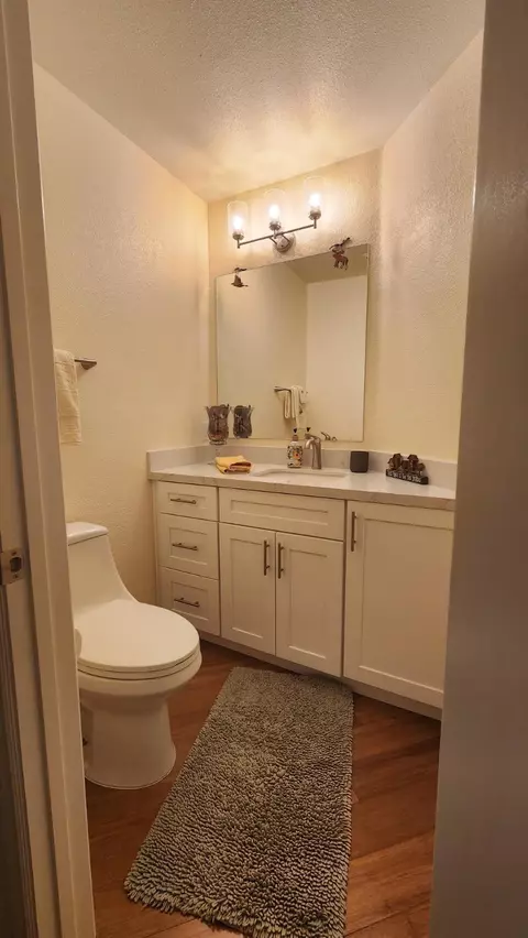Bath - 5340 Gardendale Ln, Palmdale, CA 93551 photo 1 of 4