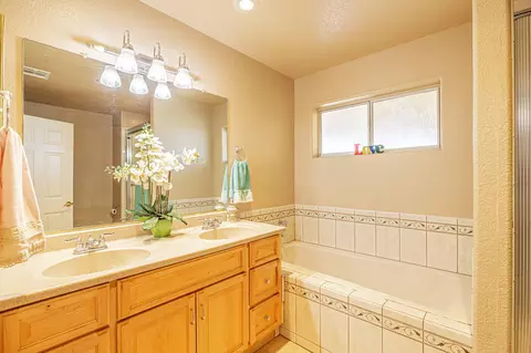 Bath - 50314 255th St W, Lancaster, CA 93536 photo 3 of 4