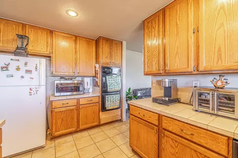 Kitchen - 50314 255th St W, Lancaster, CA 93536 photo 3 of 4