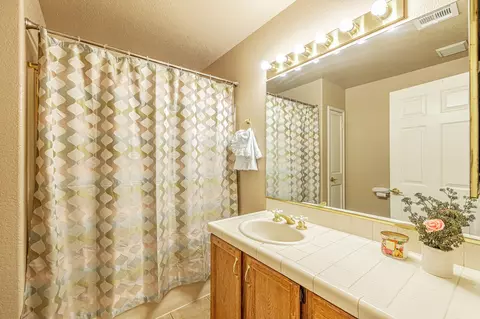 Bath - 50314 255th St W, Lancaster, CA 93536 photo 2 of 4