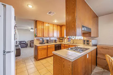 Kitchen - 50314 255th St W, Lancaster, CA 93536 photo 1 of 4