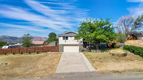 22150 Buena Vista St, Tehachapi, CA 93561 photo 2