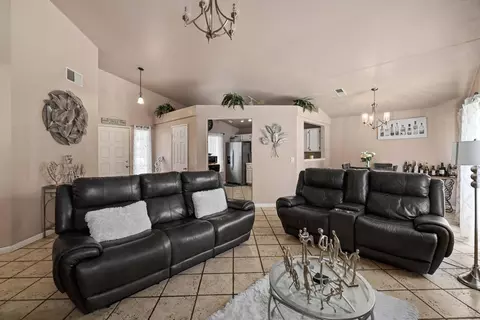 36903 Firethorn St, Palmdale, CA 93550 photo 8