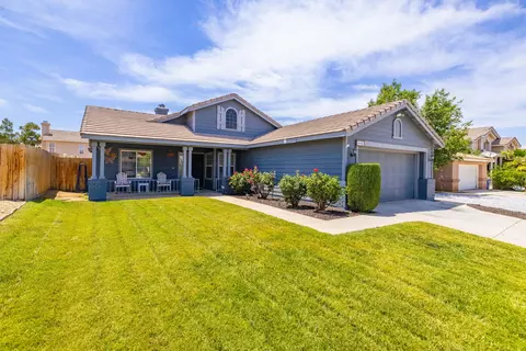 36903 Firethorn St, Palmdale, CA 93550 photo 2