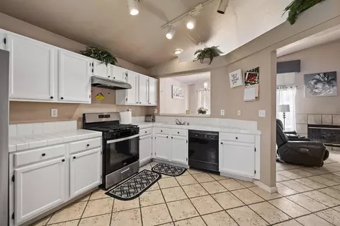 36903 Firethorn St, Palmdale, CA 93550 photo 11