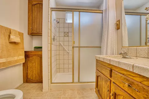 Bath - 43320 41st St W, Lancaster, CA 93536 photo 2 of 4