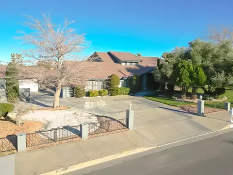 42722 20th St W, Lancaster, CA 93534