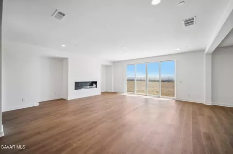 Living - 39635 Nicholas Ct, Palmdale, CA 93551 photo 2 of 10