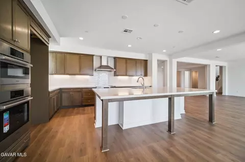 Kitchen - 39635 Nicholas Ct, Palmdale, CA 93551 photo 2 of 6